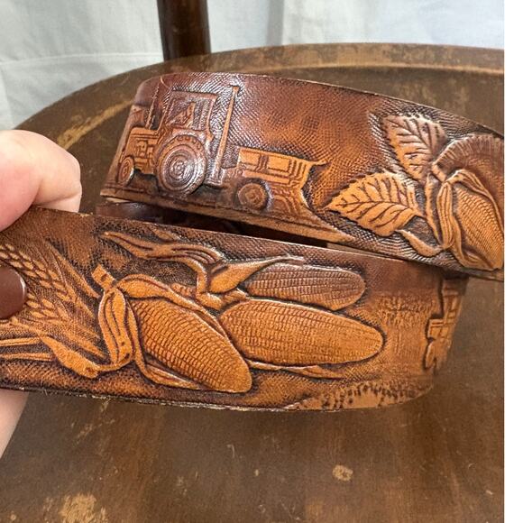 Great American Buckle Co. Harvest Time Farmer Tooled Leather Belt Small 30-32 - Picture 2 of 6